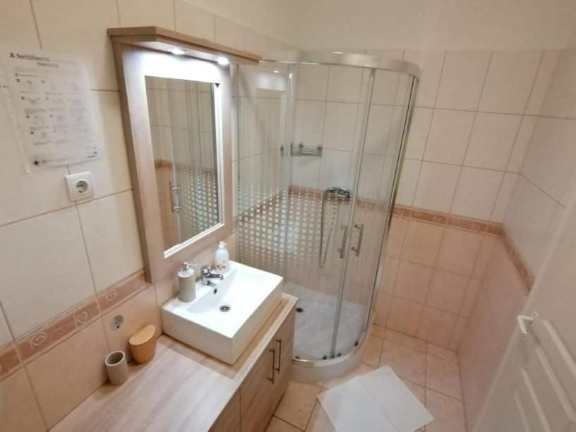 Zoeld Beka Apartmanok Koelcsey I Hajdúszoboszló Exterior foto