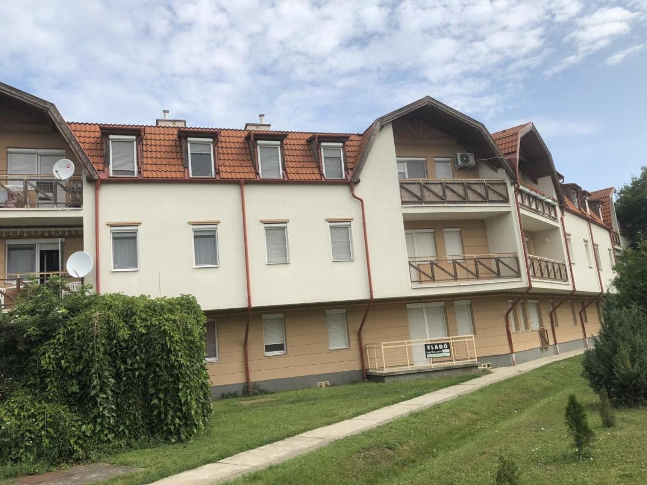 Zoeld Beka Apartmanok Koelcsey I Hajdúszoboszló Exterior foto